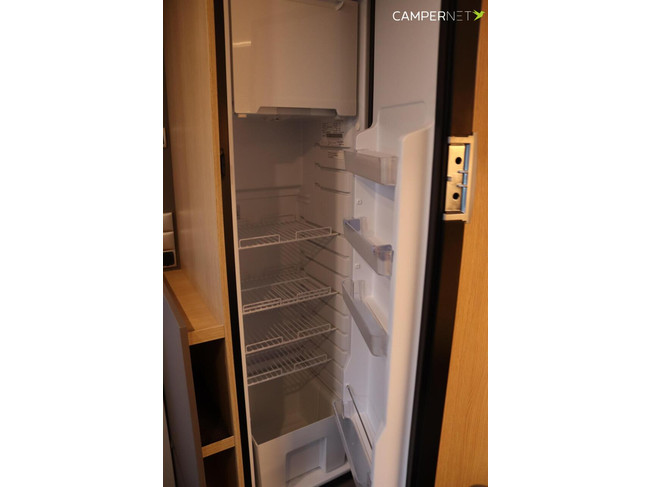 LMC Tourer Lift H664 170pk Automaat | Lengtebedden | Hefbed | Dieselverwarming | Grote garage | Fietsendrager | Multimedia systeem | foto: 13