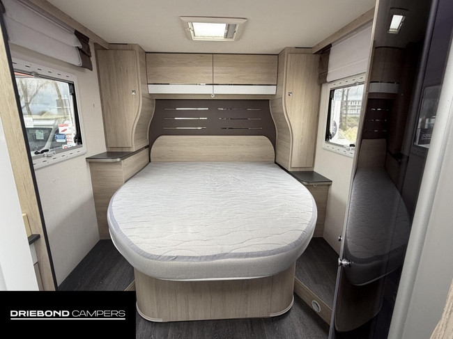 Challenger 398 XLB Queensbed Hefbed Zonnepaneel Luifel Bearlock photo: 2