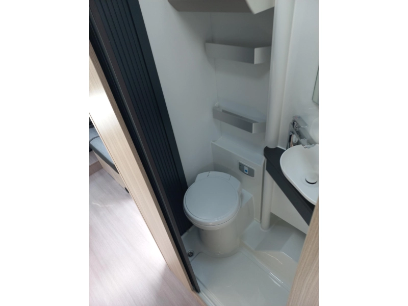 Adria Compact Supreme DL 180 aut alle opties  foto: 20
