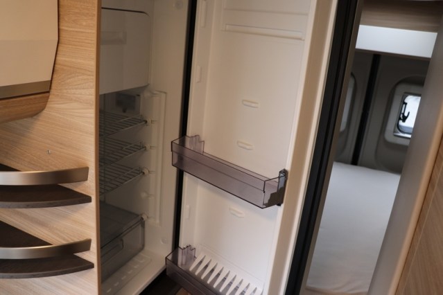 Autocaravana compacta Boxstar Street 600 de Knaus compacta 5.99 m cama transversal Fiat 140 cv (47 foto: 33