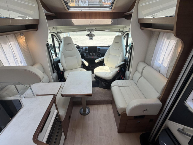 RAPIDO 686F Ultimate Line Automatik EP Level Lpg Lithium Wechselrichter Foto: 13