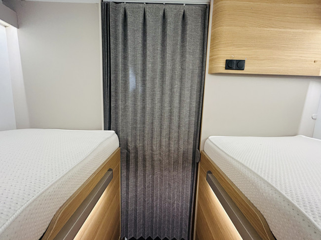 Adria MATRIX 670 SL Axess Camas separadas, suelo completamente plano, 5 plazas con cintur&oacute;n foto: 20
