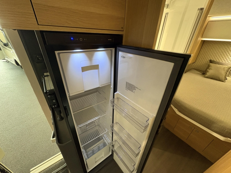 Adria Coral Plus 670 DC queensbed / automaat  foto: 14