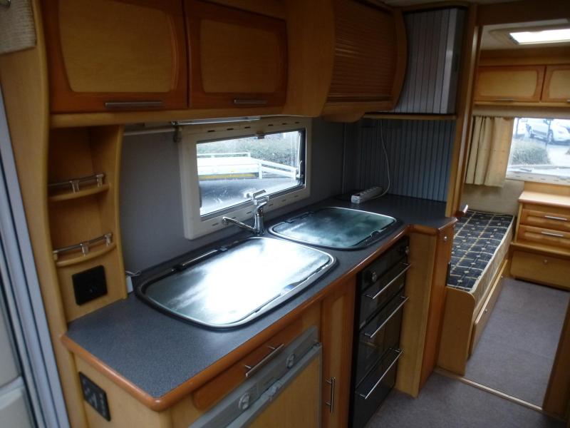 Elddis Crusader 530 mover en voortent  foto: 8