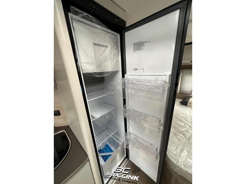 Bürstner Premio SkyLine 460 TS - FRANS BED EN RONDZIT  foto: 7