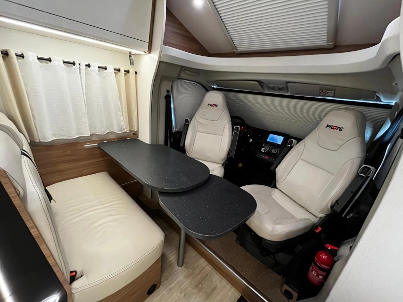 Pilote P 650 GJ Camper, low single beds photo: 4