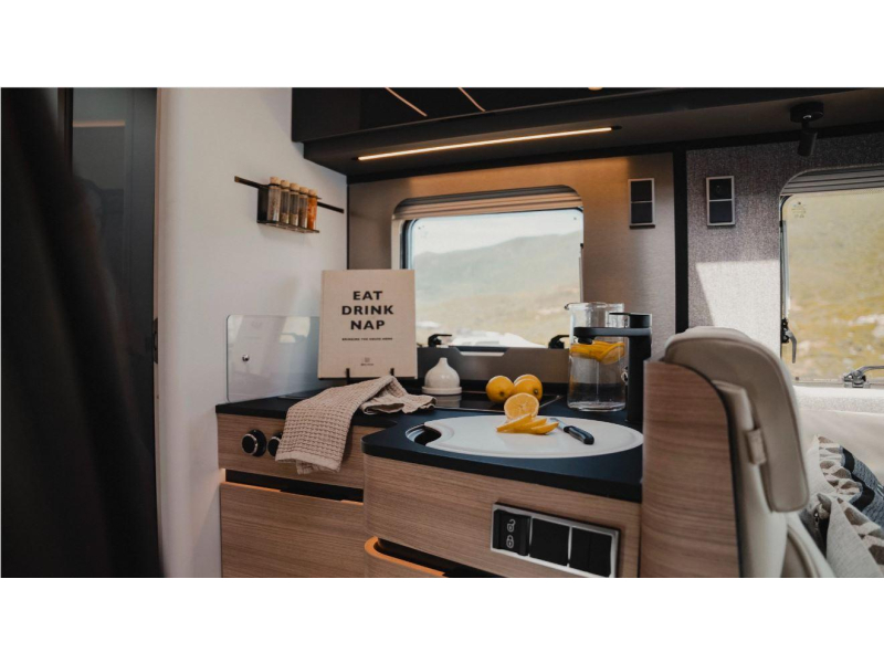 Hymer B-MC I 680 ARMARIOS SUPERIORES EN LUGAR DE CAMA ABATIBLE! foto: 14