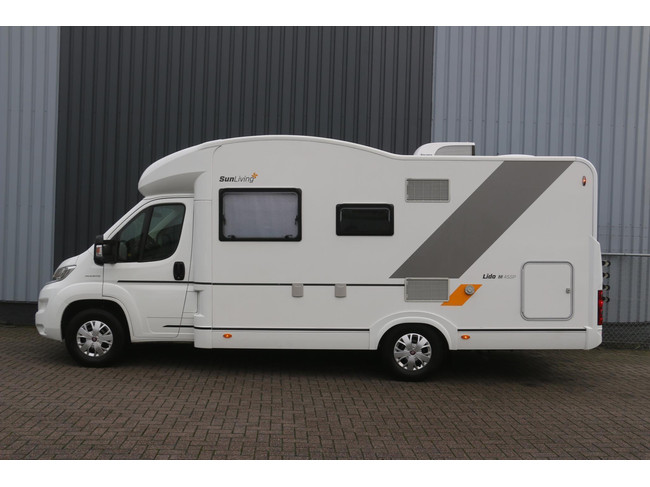 Fiat Ducato Sun Living Lido M 45 SP vollgepackt mit Optionen! 6 Schlafpl&auml;tze! Kabinenklimaanlage + Klimaanlage im Wohnbereich, Hubbett, Navi, R&uuml;ckfahrkamera Foto: 3