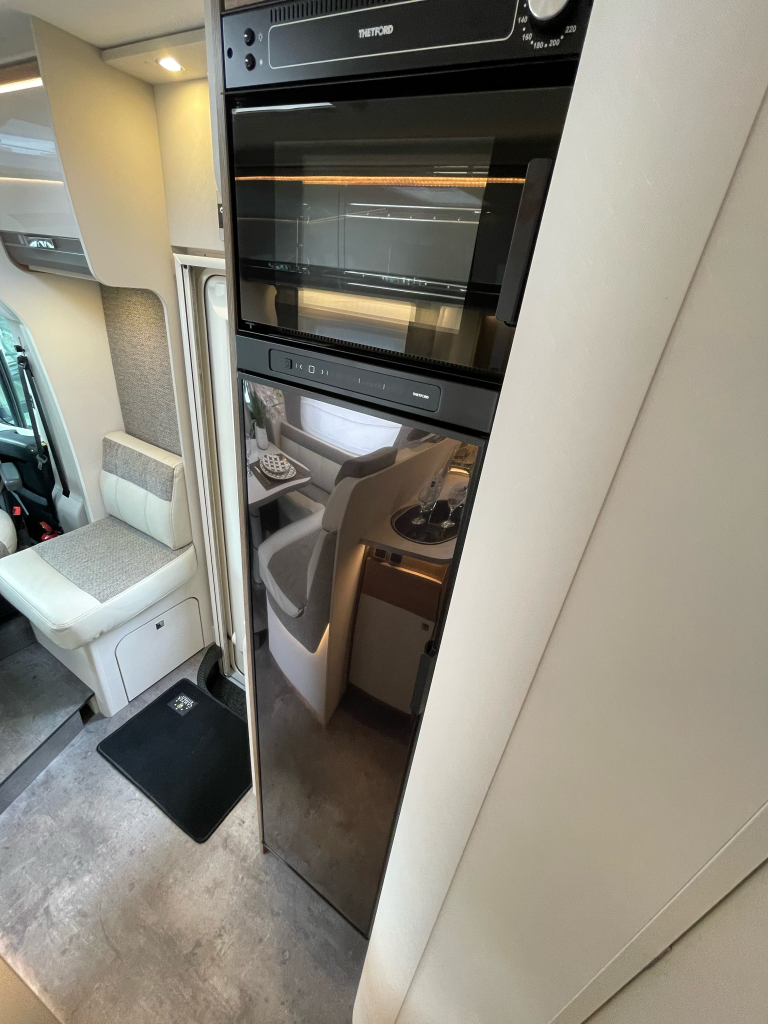 Dethleffs TREND 7057 QUEENSBED AUTOMAAT OVEN BEARLOCK foto: 7