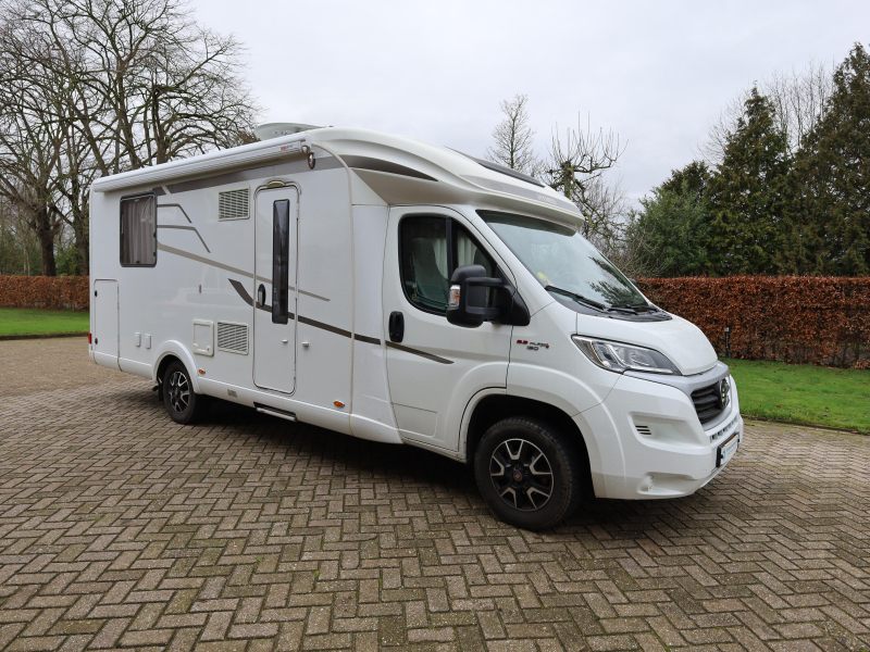 Hymer T 698 CL Queen bed photo: 0