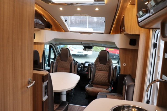 9-speed AUTOMATIC Knaus Platinum Edition Sun TI 650 flat floor single beds (80 photo: 54
