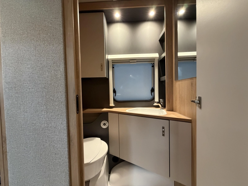 Knaus Sport 460 EU enkele bedden / dinette  foto: 14