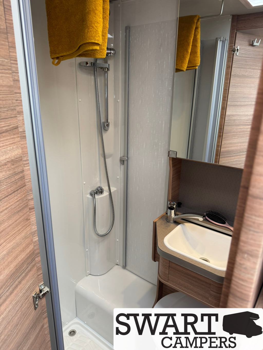 Weinsberg CaraCompact 600 MEG Edition [pepper] Automatik 180 PS L&auml;ngsbetten Foto: 15