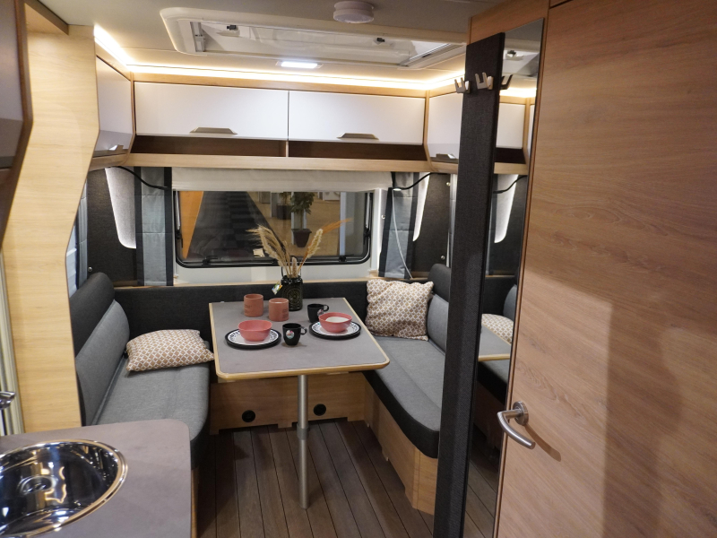 Knaus Sudwind Black Selection 460 EU ENKELE BEDDEN  foto: 6