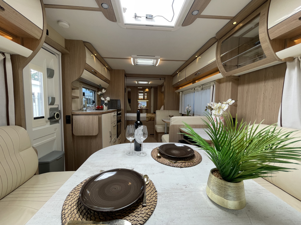 LMC Caravans Exquisite 685 VIP CAMA QUEEN + ASIENTO REDONDO DOBLE EJE 2025 ! foto: 11