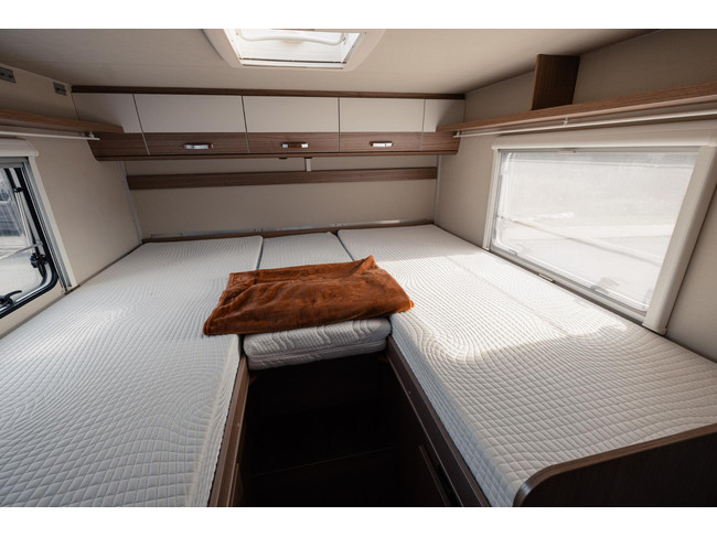 Carado T447 met hefbed foto: 22