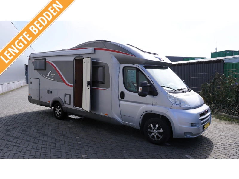B&uuml;rstner Ixeo 726 Camas longitudinales y cama abatible