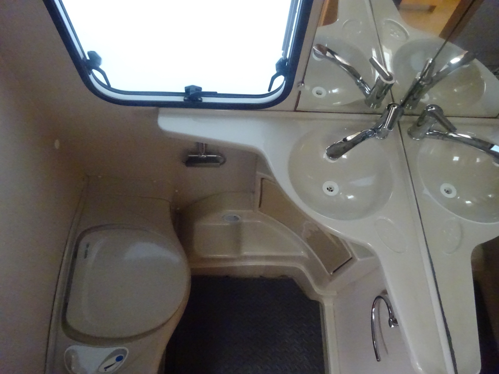 Caravelair Ambiance 450 Enkele Bedden+Mover+ZakLuifel foto: 21