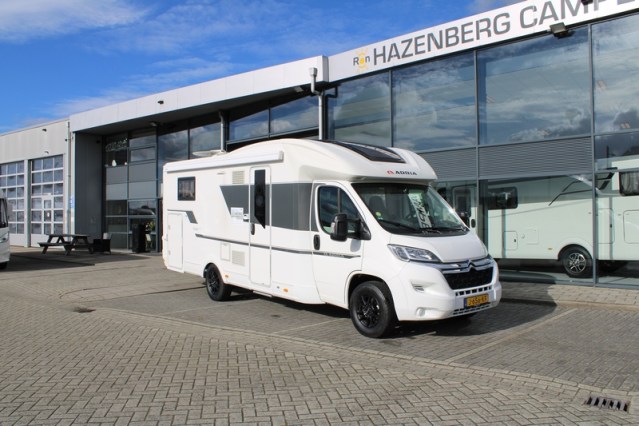 Adria Coral S 670 SC met elektrisch in hoogte verstelbaar Queensbed slechts 40801 km (65