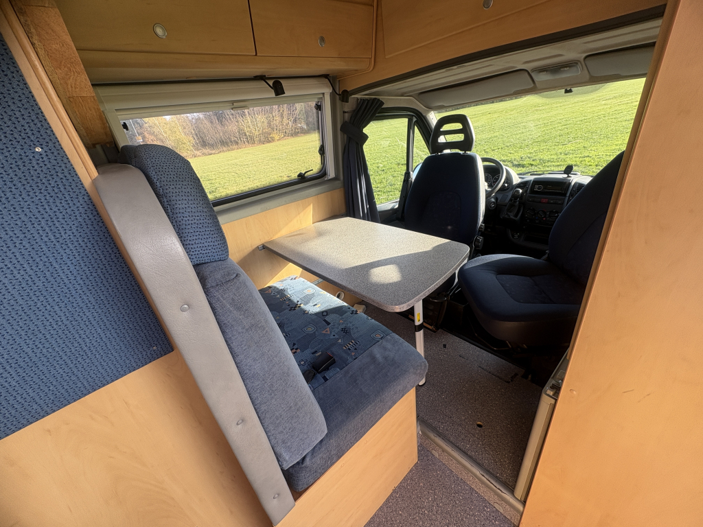 Pössl 2Win Vast bed 2.8 Turbo/128pk/AIRCO foto: 8
