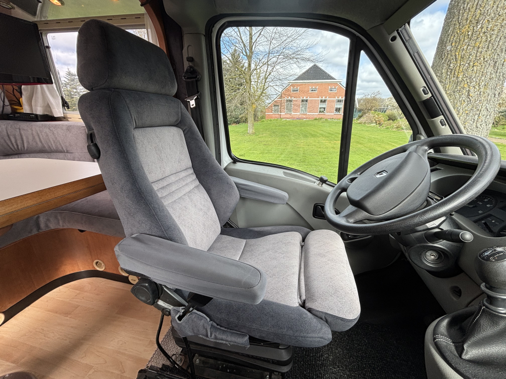 ARCA 3.0L (chain) Very spacious Complete and well maintained P 674 LSX photo: 5