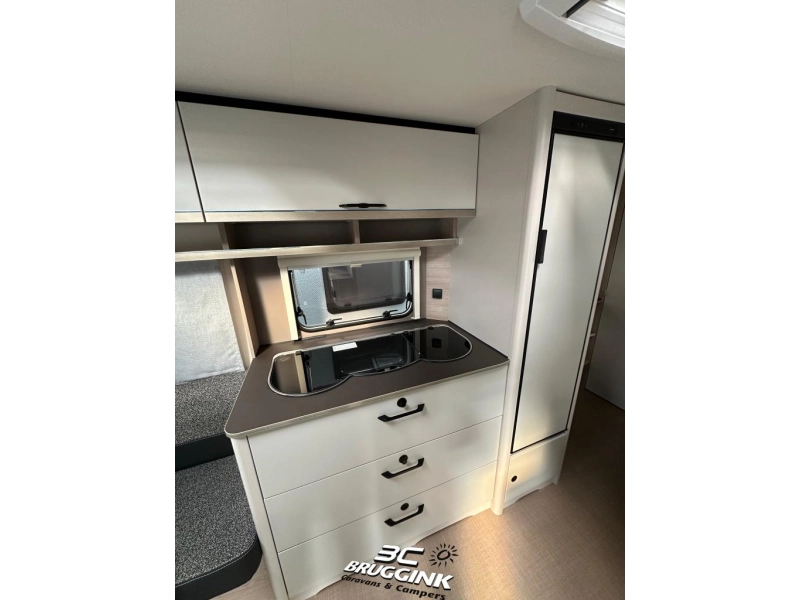 Bürstner Premio SkyLine 460 TS - FRANS BED  foto: 5