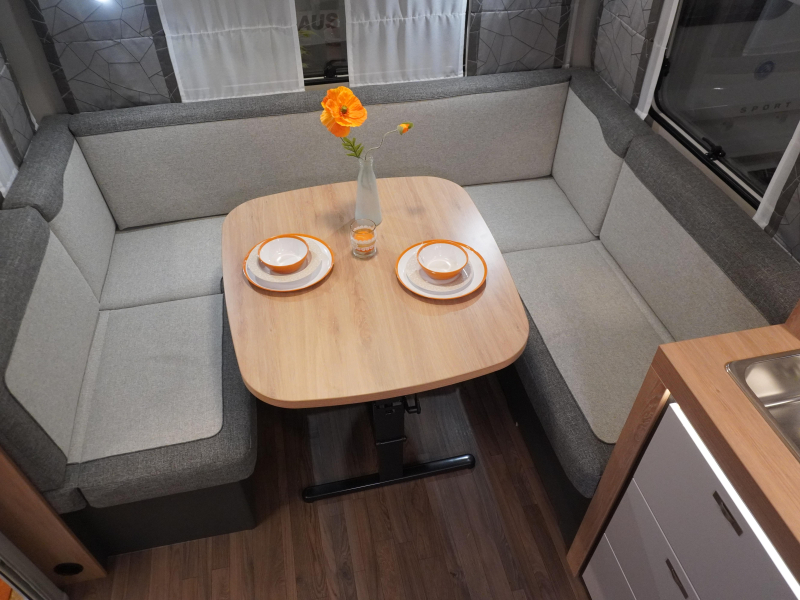 Knaus Sport 450 FU ROUND SEATING FRENCH BED!! photo: 8