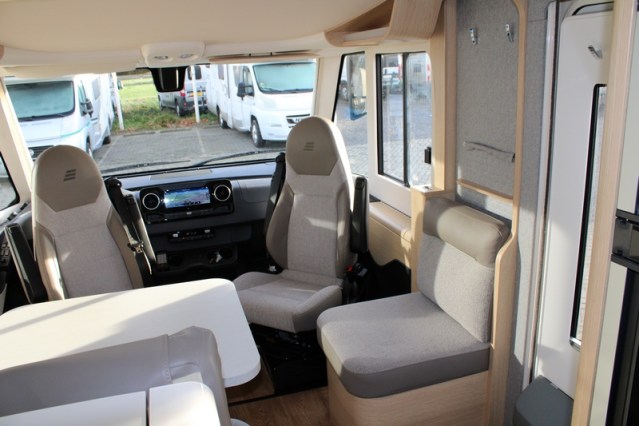Volledig luchtgeveerde Hymer B ML I 780 9 G Tronic Automaat 170 pk Mercedes 417 CDI (53  foto: 26
