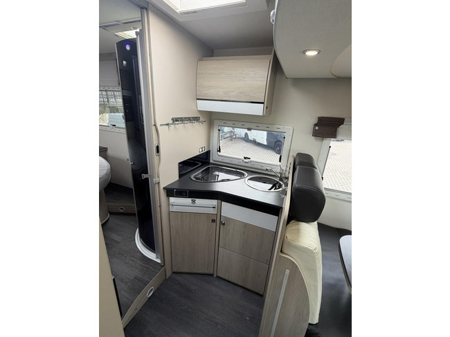 Challenger 398 XLB Queensbed Hefbed Zonnepaneel Luifel Bearlock photo: 16
