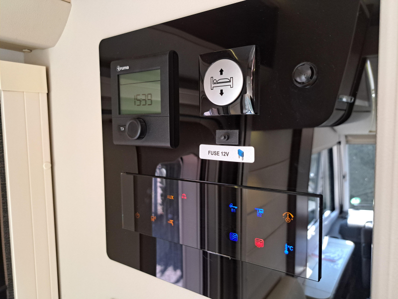 Adria Sonic Plus 700 SBC E & P Levelsysteem  foto: 18