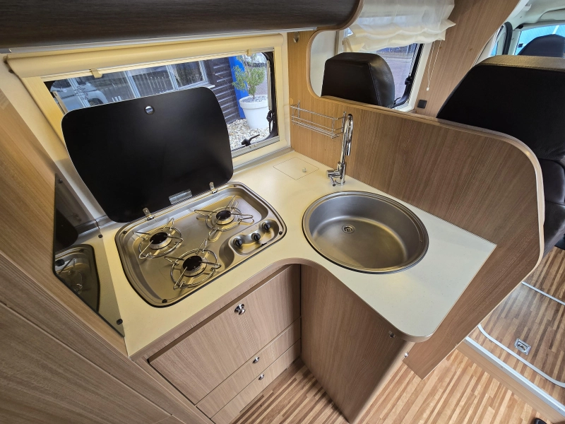 Adria Matrix Axess 650 SF b.j 2013 Gezin Camper  foto: 14