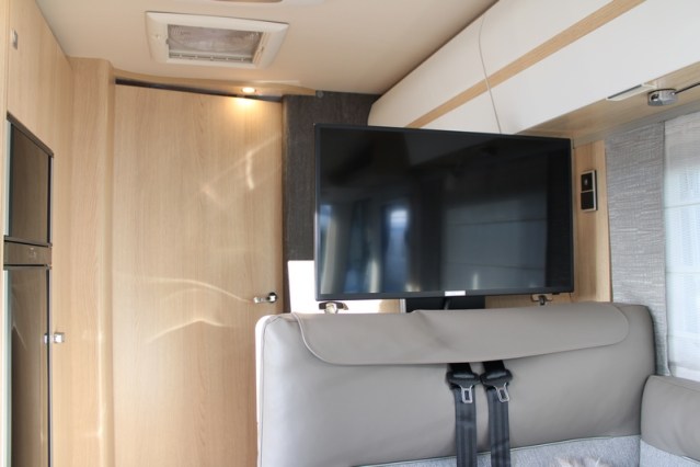 Volledig luchtgeveerde Hymer B ML I 780 9 G Tronic Automaat 170 pk Mercedes 417 CDI (53  foto: 32