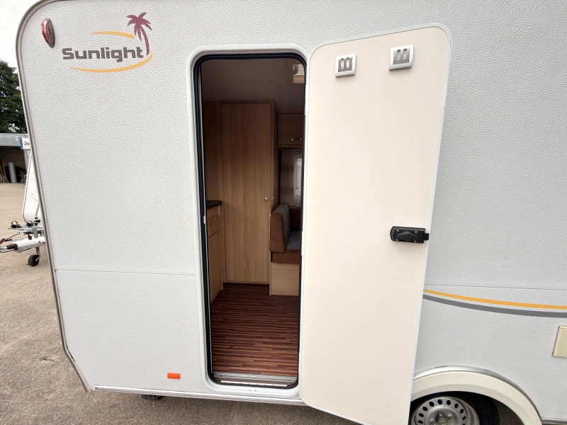 Sunlight Njoy 42 D +mover+avance+portabicicletas foto: 4