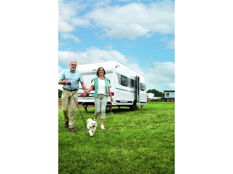 LMC Sassino 460 E modelo 2027, camas individuales foto: 9