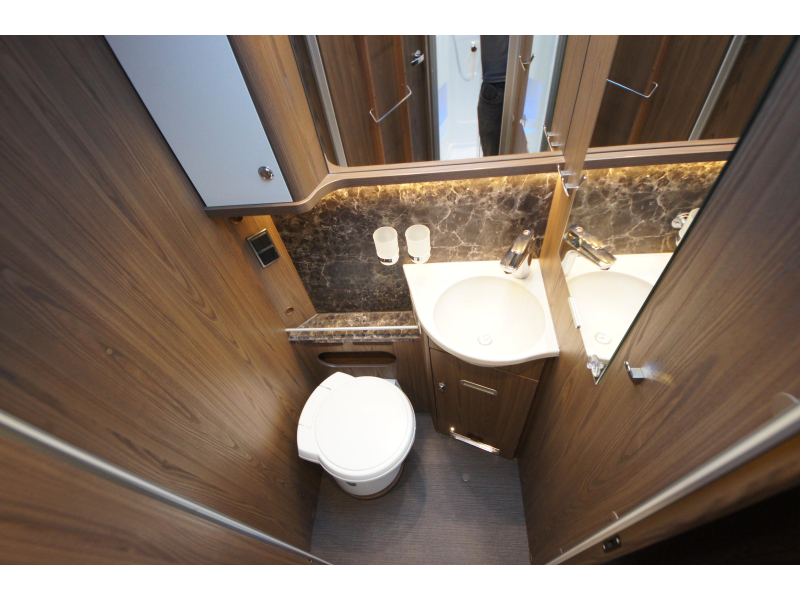 Hymer B 704 SL /Calefacci&oacute;n Alde/Autom&aacute;tico foto: 10