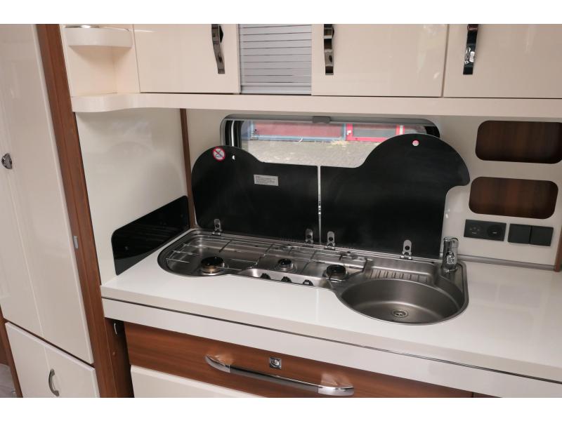 Hobby Excellent 540 FU mover en voortent  foto: 7