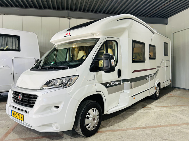 Adria MATRIX M 670SL PLUS Met enkele bedden en slechts 65.000 Km! foto: 1