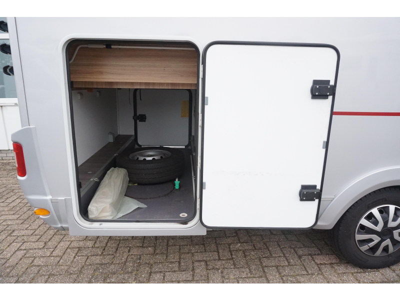 Adria Matrix Platinum 670 SC 5. Sitzplatz / Dachklimaanlage Foto: 4