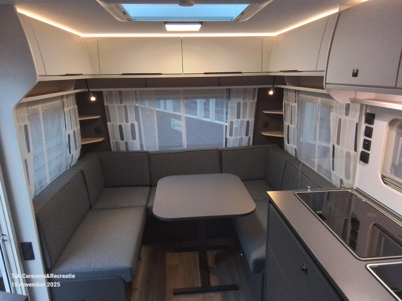 Fendt Apero 465 SFB cocina central y cama francesa foto: 10