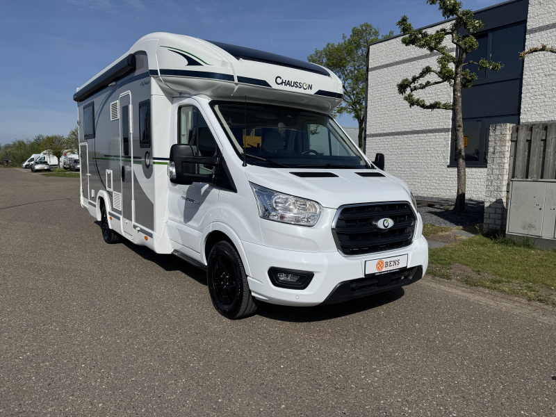 Chausson Etape Line 788 Queen bed drop-down bed photo: 3