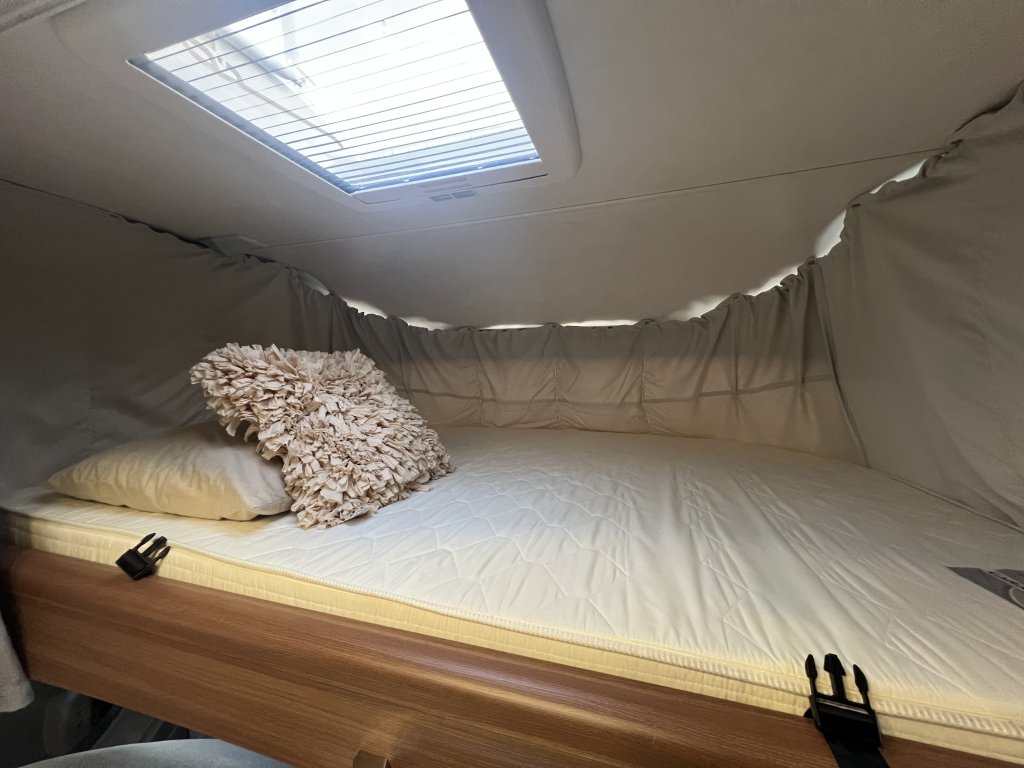 LMC EXPLORER SPORTLINE 745 CAMA QUEEN+CAMA ABATIBLE 2X PANEL SOLAR foto: 3