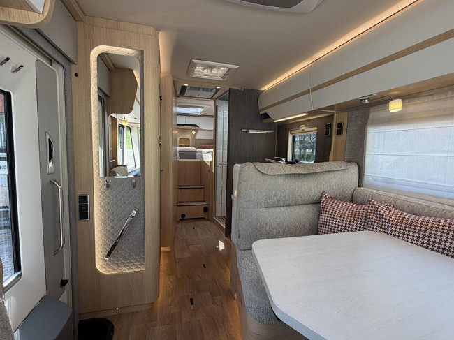 Hymer BML-I 780 MasterLine Bovenkasten Level 2X Airco Lithium foto: 11