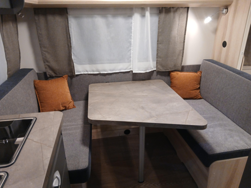 Hobby De Luxe 400 SFE foto: 4
