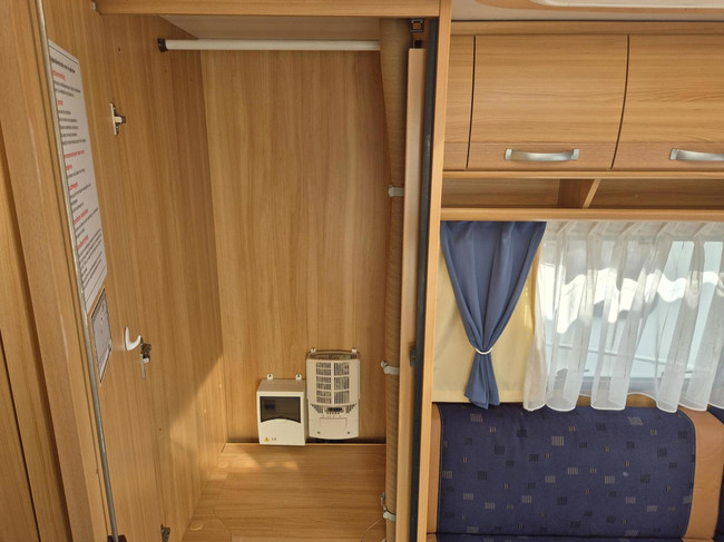 Dethleffs 430 DB Vast bed, mover, Voortent met aanbouw Bovag foto: 19
