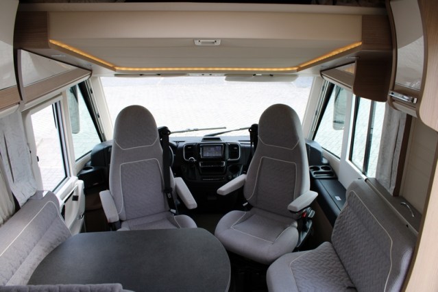 Robuuste AUTOMAAT 180 pk Malibu I 490 LE by Carthago hef-en enkele lengte bedden (124  foto: 33