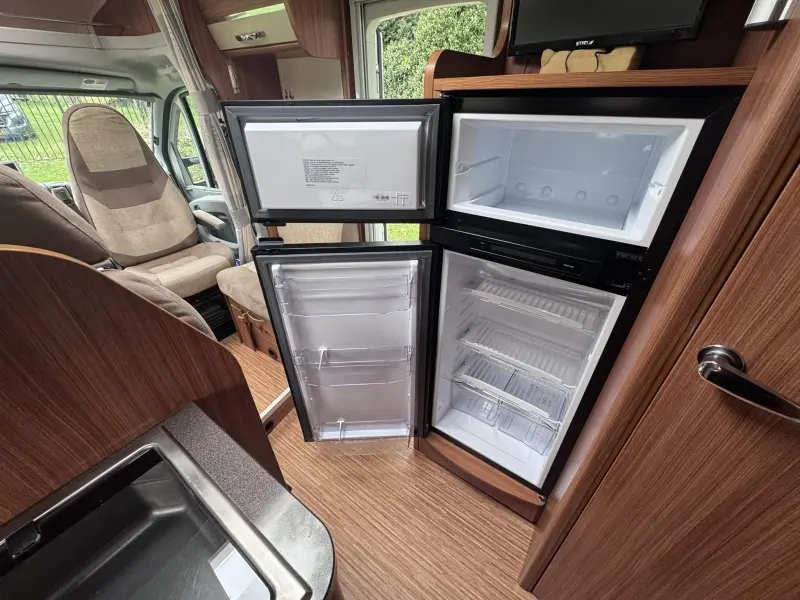 Adria Coral S 690 SC Queens-bed  foto: 14