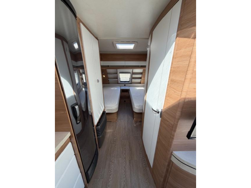 Hobby De Luxe 540 UL Incl. Mover en Voortent  foto: 16