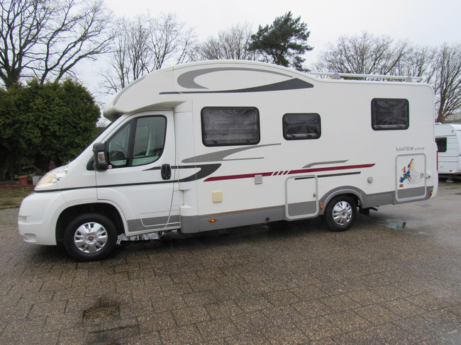 Adria MATRIX M 670 SC Cama Queen & Cama Abatible 5 cinturones a&ntilde;o 2012 foto: 2