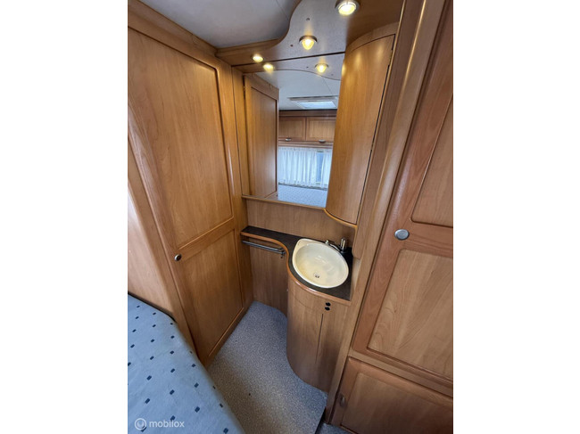Hymer B 654 Fransbed + Hefbed / Airco op motor! foto: 8