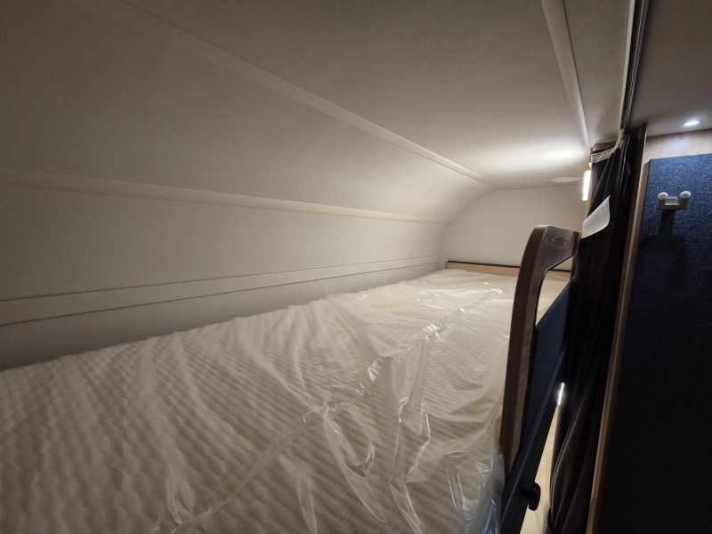 Knaus Sport 500 QDK met 3 stapelbedden!  foto: 9